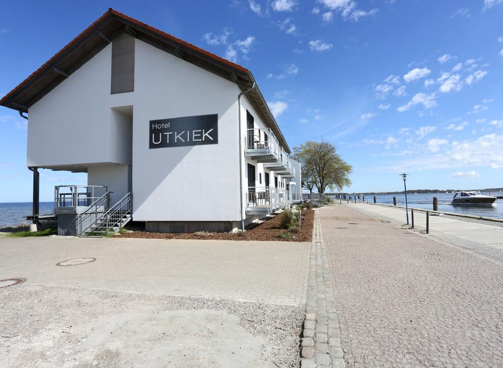 Hotel & Restaurant Utkiek グライフスヴァルト エクステリア 写真